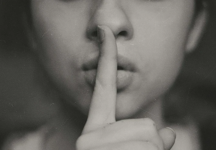 قوة الصمت: كيف يمنحك الهدوء طاقة داخلية؟ 