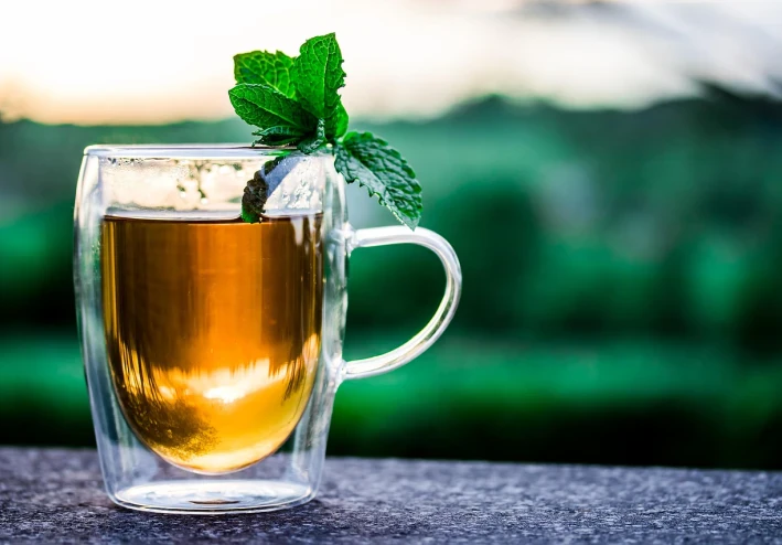 فوائد شرب الأعشاب الدافئة في الشتاء