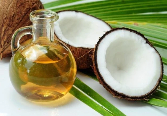 طريقة عمل زيت جوز الهند في المنزل بخطوات سهلة للحصول على زيت نقي 100٪