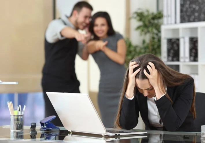 كيفية الوقوف في وجه المتنمرين في العمل دون طردهم؟
