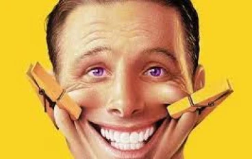 من لا يعرف أن يبتسم للآخرين، لا يعرف أن يعيش معهم