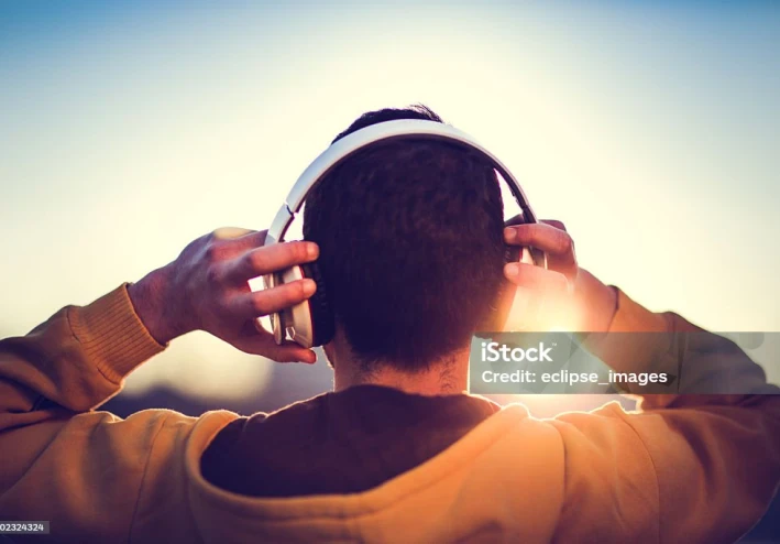 أسرار الروح والنغم في رحلة الموسيقا الغامضة 🎧✨