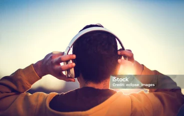 أسرار الروح والنغم في رحلة الموسيقا الغامضة 🎧✨