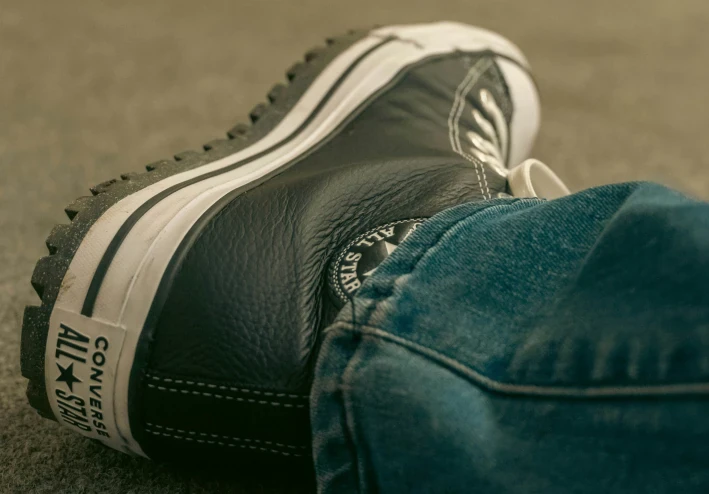 خمسة أسباب لتشغيل حافي القدمين وسببين لعدم