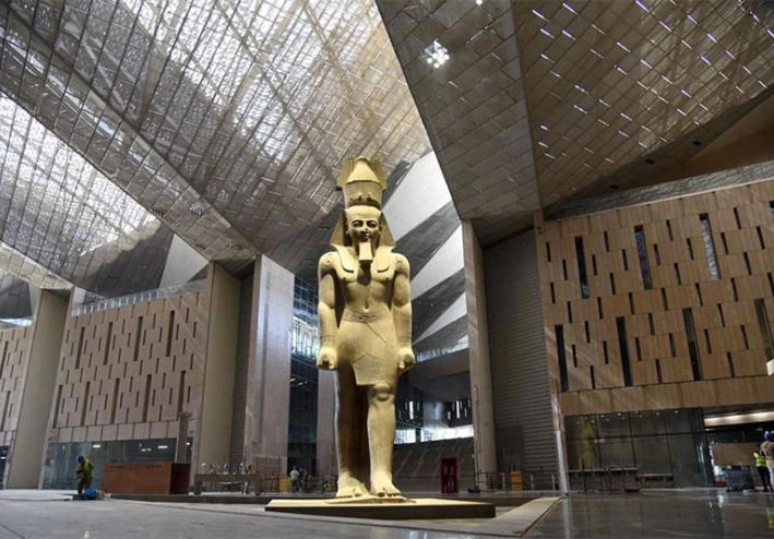 🏛️ المتحف المصري الكبير وعودة مصر إلى صدارة السياحة العالمية في 2025