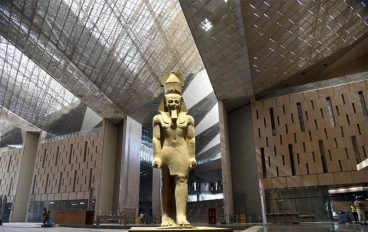 🏛️ المتحف المصري الكبير وعودة مصر إلى صدارة السياحة العالمية في 2025