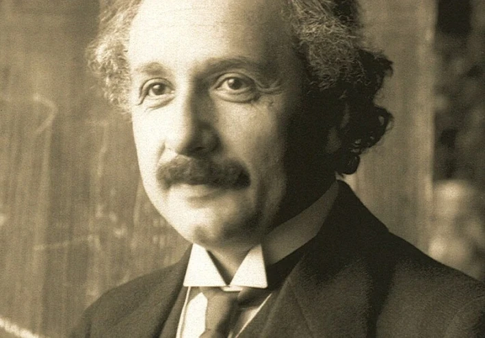 النسبية العامة لأينشتاين