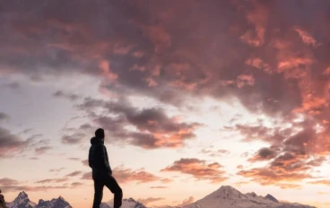🌟 لما وقع الكل… قرّر هو يقوم لوحده  قصة حقيقية تخلّيك تصدّق إن النجاح مش حظ… ده قرار!