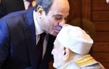 لماذا حزن  الرئيس السيسى  لوفاة د. احمد عمر هاشم   وقام بتقبيل راسة فى اكثر من مناسبة