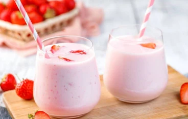  طريقة عمل الزبادو الفراولة في الخلاط بخطوات سهلة ومذاق رائع