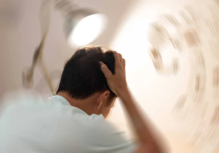 ١٠ نصائح لعلاج الدوخة دون الذهاب للطبيب مع حل سحري!