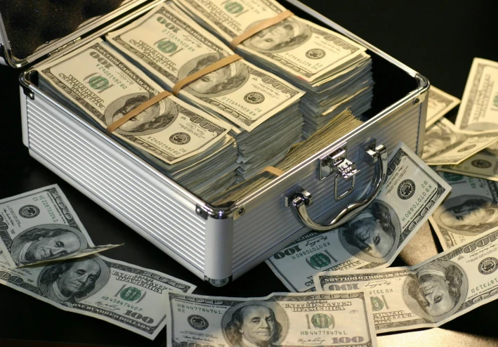سعر الدولار مقابل الجنيه المصري اليوم: العوامل المؤثرة والتوقعات المستقبلية