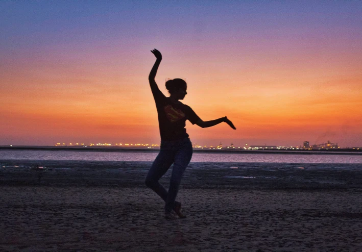 صالات ديسكو: حيث يرقص القلب ويحتفل بالقوة