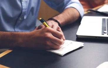 كيف تحوّل فكرتك إلى مشروع تجاري ناجح: دليل شامل للانطلاق اليوم