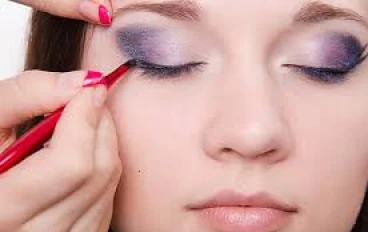 الاستخدام المفرط للمكياج وأضراره على البشرة ((الأسباب والعلاج الطبيعي))