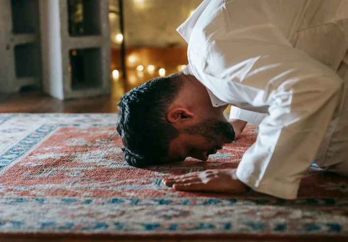 عارف إيه أول حاجة هيتسأل عليها العبد يوم القيامة؟ الإجابة هتخليك تعيد حساباتك!