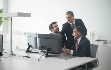 ذكاء التواصل: كيف تتحدث ليحبك الناس دون مجاملة زائدة؟