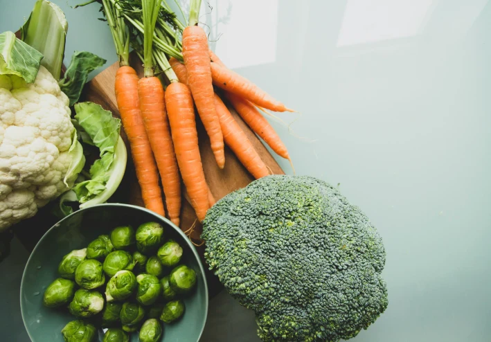 الملفوف الأخضر (الكرنب): دراسة معمقة حول الفوائد الصحية، المكونات النشطة، والدمج الفعال في النظام الغذائي