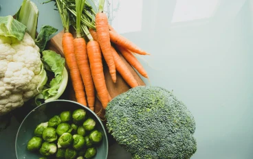 الملفوف الأخضر (الكرنب): دراسة معمقة حول الفوائد الصحية، المكونات النشطة، والدمج الفعال في النظام الغذائي