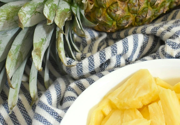 سر الأناناس: القيمة الغذائية لعصيره ودوره كإضافة فعالة لبرامج التغذية والعناية بالجسم