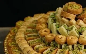 🍯 المقال: البقلاوة… حلوى الملوك وسيدة المذاق الشرقي