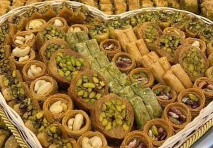 الجلاش الحلو… حلوى شرقية تجمع بين الأصالة والابتكار