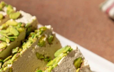 الحلاوة الطحينية… الحلوى الشرقية الغنية بالنكهة والفوائد