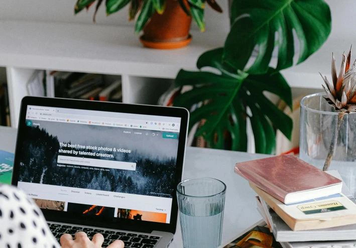 توقف عن التمرير بلا هدف وابدأ الربح: ٥ خطوات مدروسة لتربح من الإنترنت بسهولة!