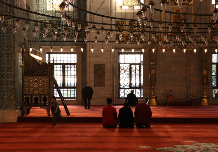 ليه الصحابة كانوا بيشعروا براحة وسكينة بمجرد الصلاة؟ الجواب أبسط مما تتخيل.