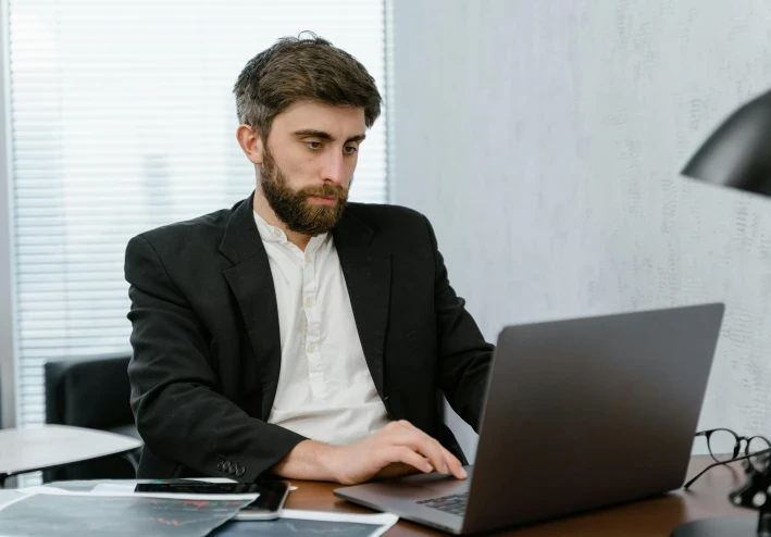 كيف تستخدم ChatGPT وMidjourney لبناء مصادر دخل متعددة بطريقة مشروعة ترضي الله