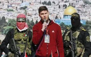 شهادة أسير إسرائيلي تُدهش العالم  : دروس في الرجولة والإنسانية من مقاومي غزة