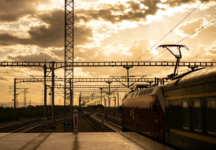 100 عنوان ريادي: تصنيف وتحليل لأهم الدوريات والمجلات العالمية المتخصصة في السكك الحديدية وتكنولوجيا القطارات