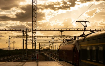 100 عنوان ريادي: تصنيف وتحليل لأهم الدوريات والمجلات العالمية المتخصصة في السكك الحديدية وتكنولوجيا القطارات