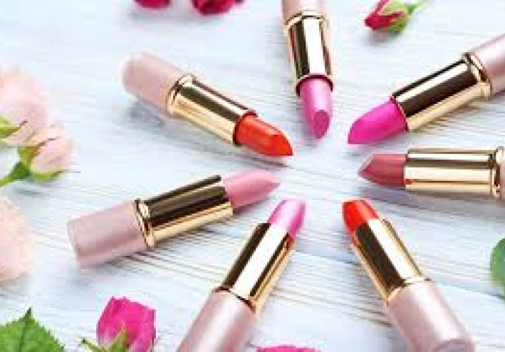 أنواع المكياج الصحي وأسراره   التي لا تعرفها النساء: الجمال الطبيعي بين الأمان والجاذبية