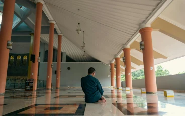 كيف تُصلّي على النبي ﷺ حتى تنال شرف رؤيته في المنام؟