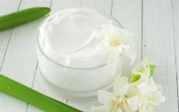 طريقة تحضير مرطب طبيعي بالبيت بخطوات يسيرة ومكونات آمنة.