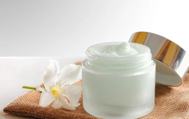كيفية صنع كريم مرطب طبيعي في البيت بخطوات بسيطة ومكونات مأمونة
