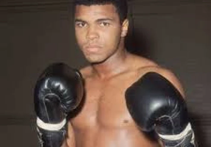 محمد علي كلاي: أسطورة الملاكمة الذي غيّر التاريخ