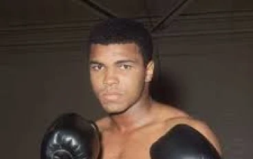 محمد علي كلاي: أسطورة الملاكمة الذي غيّر التاريخ