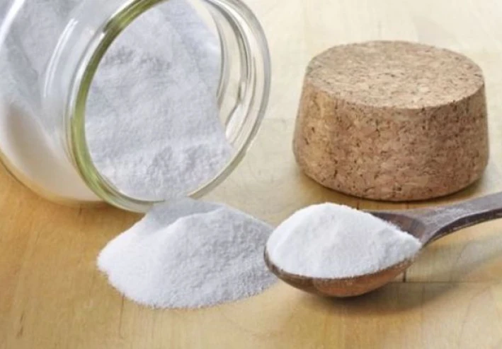 فوائد بيكربونات الصوديوم للجسم: 9 استخدامات مذهلة للبيكينج صودا للصحة والجمال
