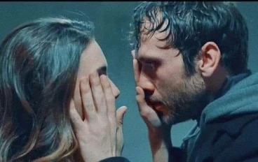  مرآة الإنسان وسحر المشاعر