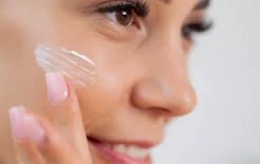 البشرة الدهنية: علاماتها، وطرق العناية بها، ومميزاتها وسلبياتها