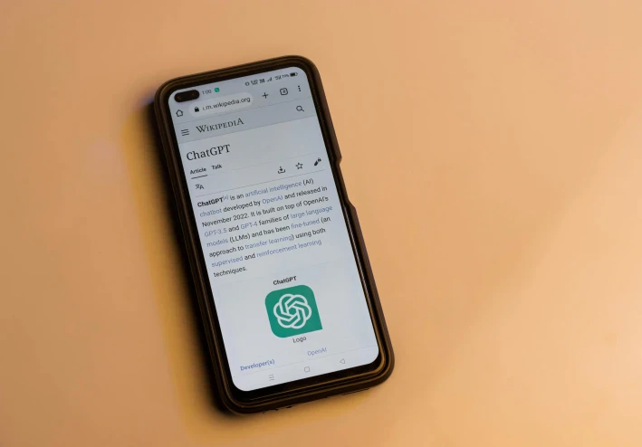 “من دردشة إلى مشروع: 7 طرق ذكية للربح من ChatGPT لا يعرفها الكثير من الناس