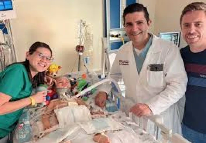 الدكتور محمد بيضون يُعيد وصل رأس طفل بجسده في عملية وُصفت بالمعجزة