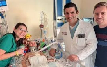 الدكتور محمد بيضون يُعيد وصل رأس طفل بجسده في عملية وُصفت بالمعجزة