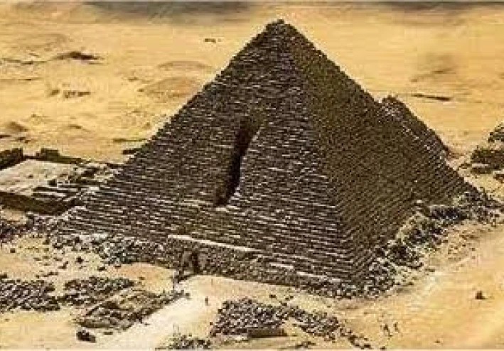 هرم من-كا-رع الأصغر ومحتوياته