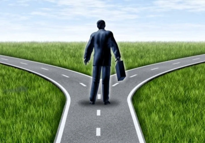 كفانا تبريرًا بالقدر: اعترافٌ بمسؤولية الكسل المُتعمَّد.