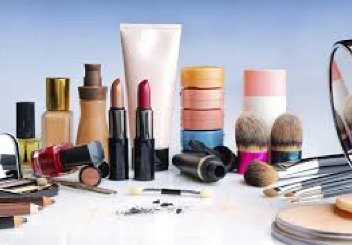 مستحضرات التجميل الطبيعية والحديثة   الفرق والمميزات وأفضل طرق الاستخدام