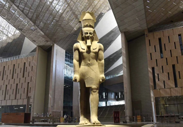 مطوية عن المتحف المصري الكبير جاهزة للكتابة والطباعة دون عناء البحث