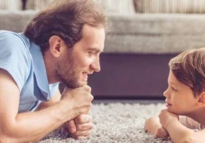 علاقه الاب بابنه وطريقه معاملته في الاسلام